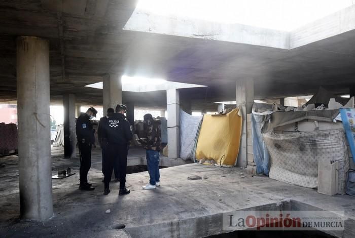 Tensión en San Pío X durante el desalojo de okupas en un edificio abandonado