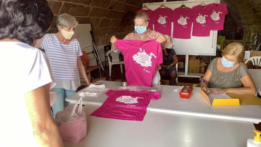 La AECC ya ha vendido 600 camisetas para la ‘marcha rosa’
