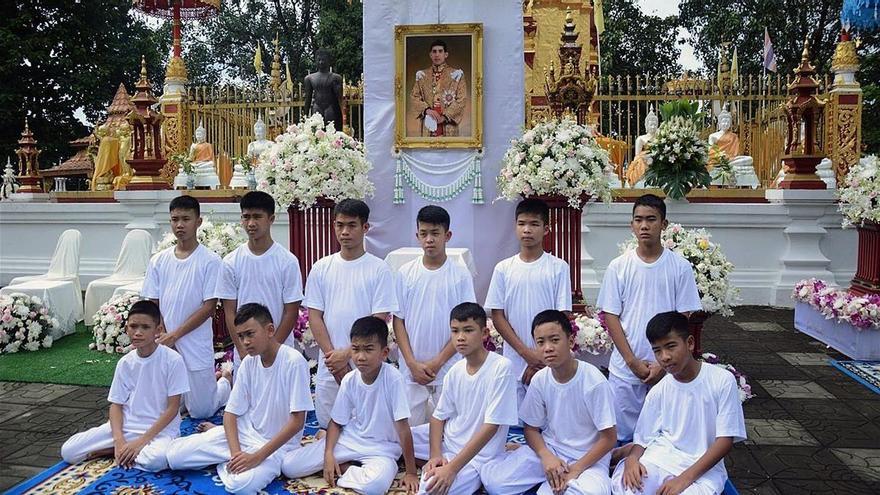 Los niños de la cueva de Tailandia, ordenados monjes budistas