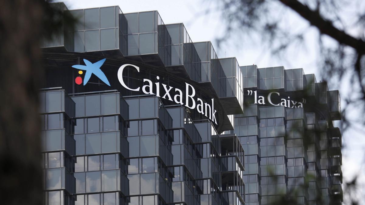 El grupo La Caixa inaugura la nueva imagen corporrativa de CaixaBank en su sede central en Barcelona.
