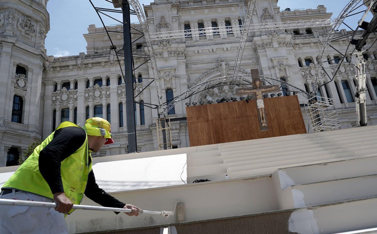 Los preparativos de Madrid para recibir al Papa León XIV, en imágenes.