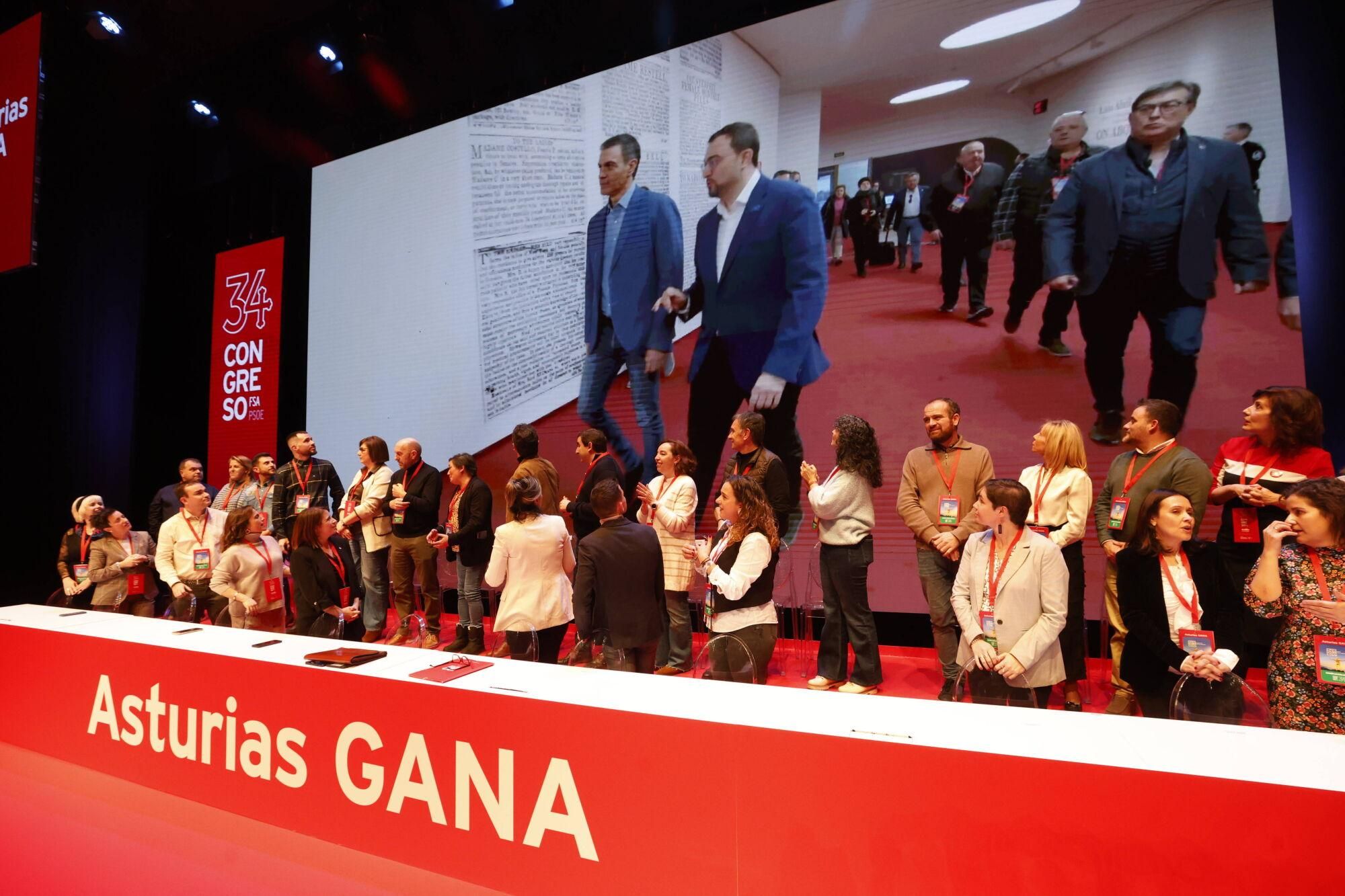 EN IMÁGENES: Pedro Sánchez y Adrián Barbón abren el congreso del PSOE asturiano