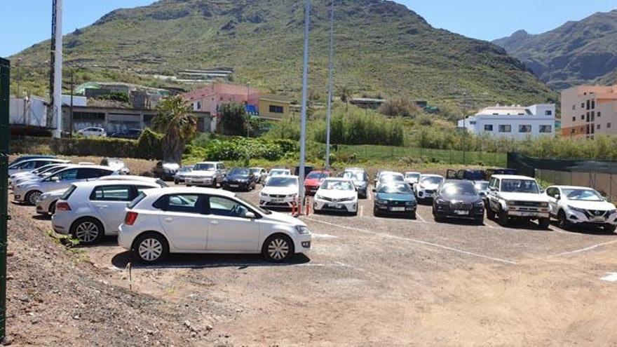 La zona de estacionamiento habilitada en el núcleo costero.