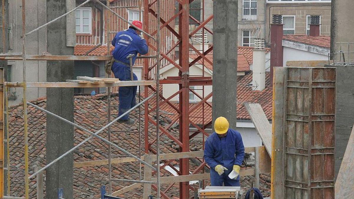 Trabajadores del sector de la construcción en una obra .