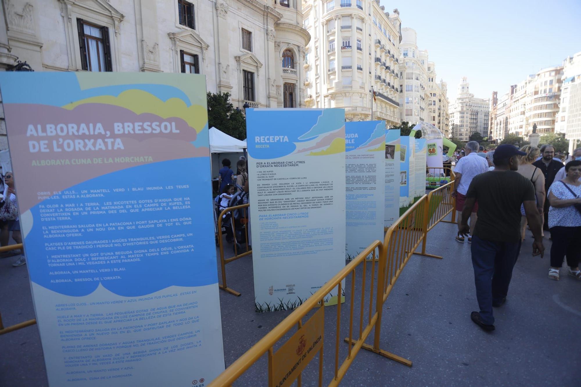 Cientos de personas y degustaciones gratis en el Día de la Horchata en València