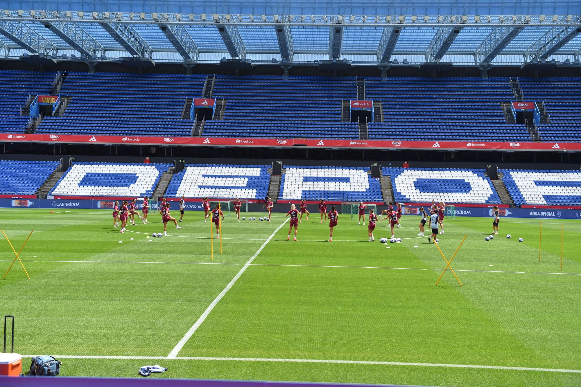Entrenamiento de la selección femenina de fútbol en Riazor
