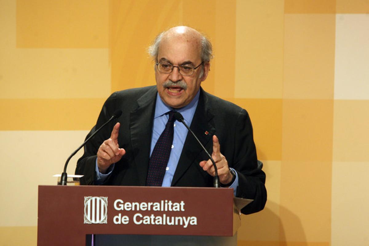 El 'conseller' de Economia, Andreu Mas-Colell, en una rueda de prensa, el pasado 5 de abril.