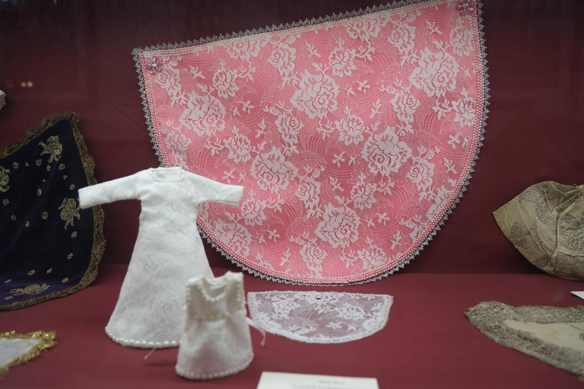 Galería | Así es la exposición de mantos de la Virgen de la Montaña Primigenia de Cáceres Galería | Así es la exposición de mantos de la Virgen de la Montaña Primigenia de Cáceres