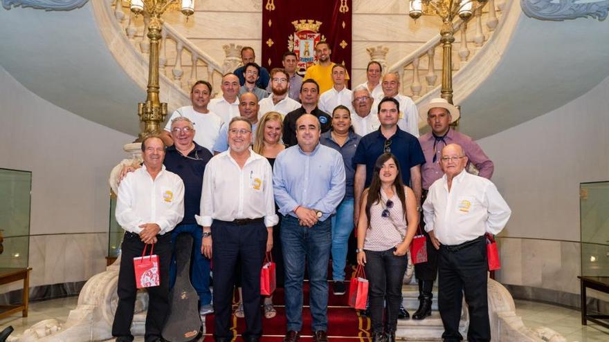 Los artistas han sido recibidos en el Ayuntamiento de Cartagena.