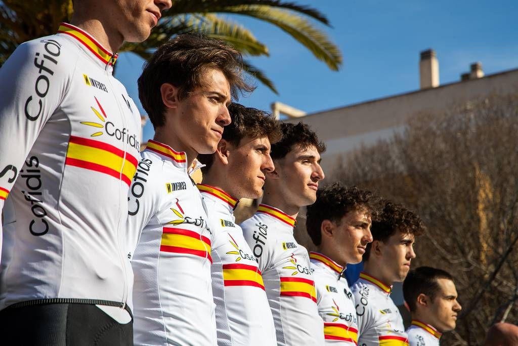 Vuelta Ciclista a Murcia: imágenes de la salida en Jumilla