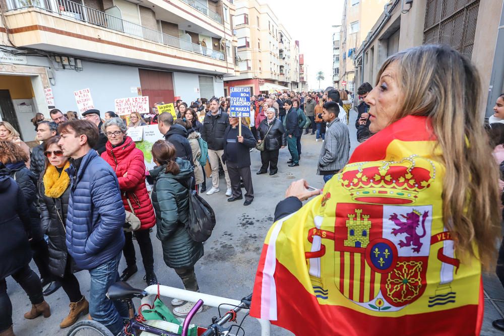 Veinte mil personas reclamaron ayer en las calles de Orihuela la derogación de la ley de Plurilingüismo