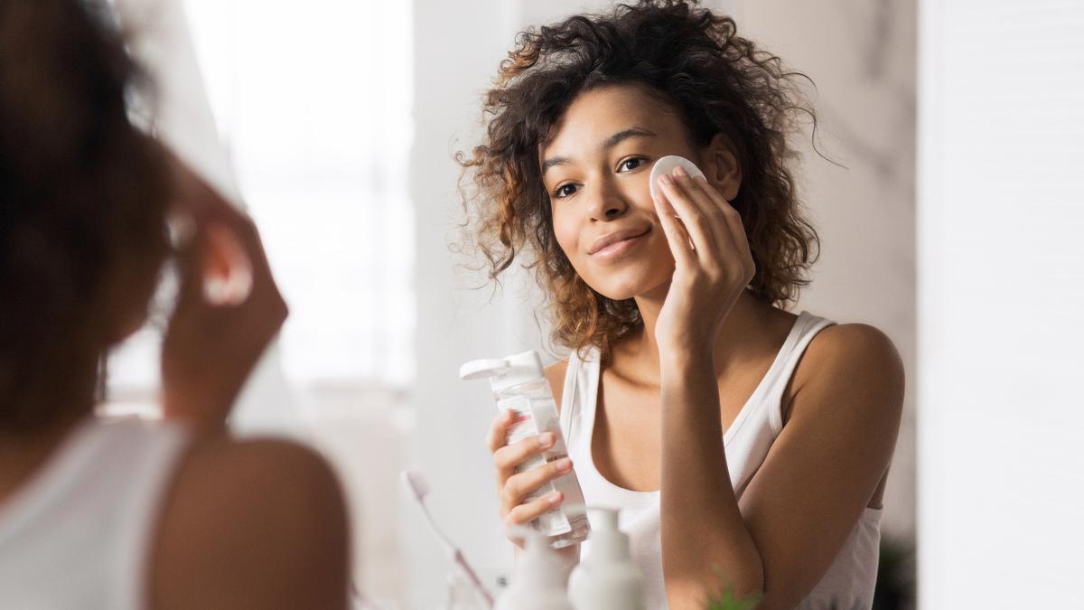 Cómo hacer una buena limpieza facial en casa