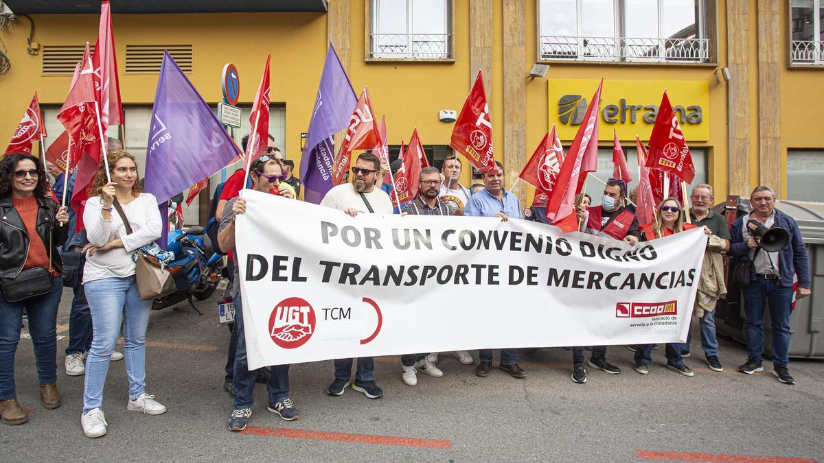 Concentración sindical ante la sede de la patronal alicantina el pasado mes de noviembre.