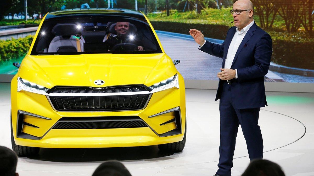 Bernhard Maier, CEO de Skoda, presenta el Vision iV.