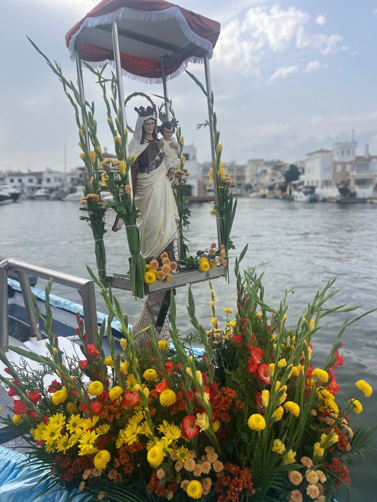 La Verge del Carme als canals d'Empuriabrava.