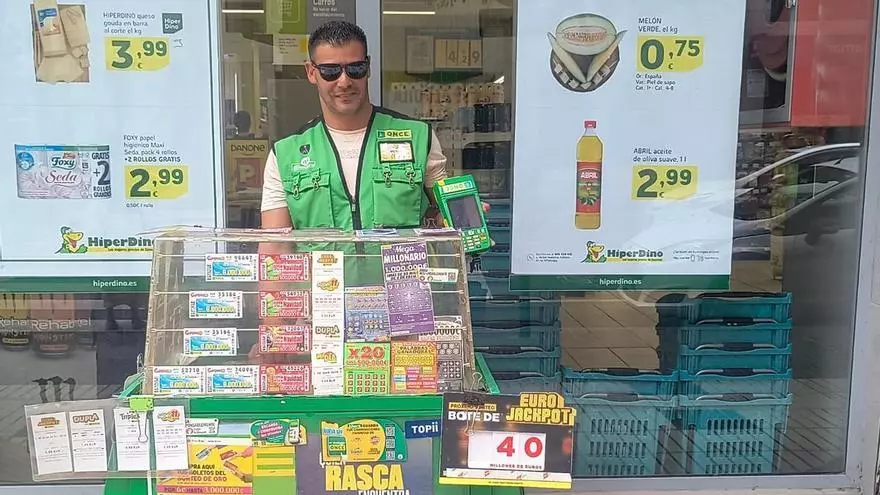 Víctor Manuel Sinso Álamo, vendedor de la ONCE que dio dos premios Rasca en Las Palmas de Gran Canaria