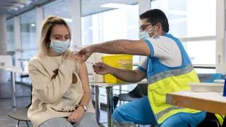 El Hospital de Alicante amplía la vacunación sin cita contra el covid hasta el día 27