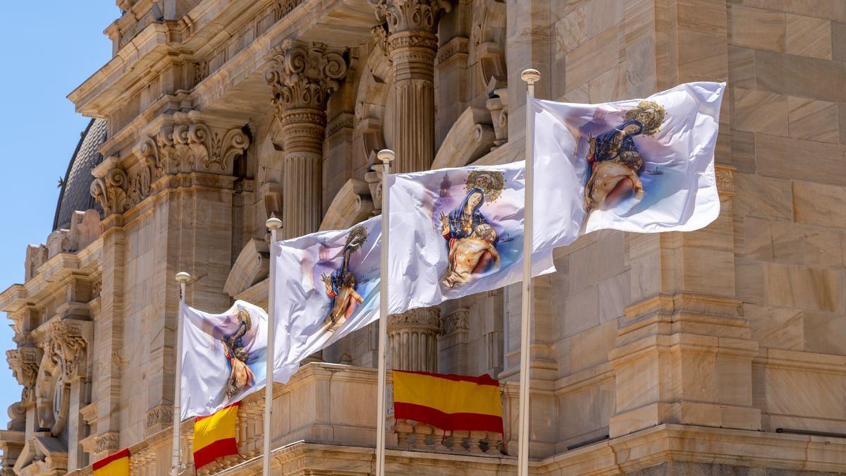 La ciudad se ha engalanado para homenajear a la Virgen.