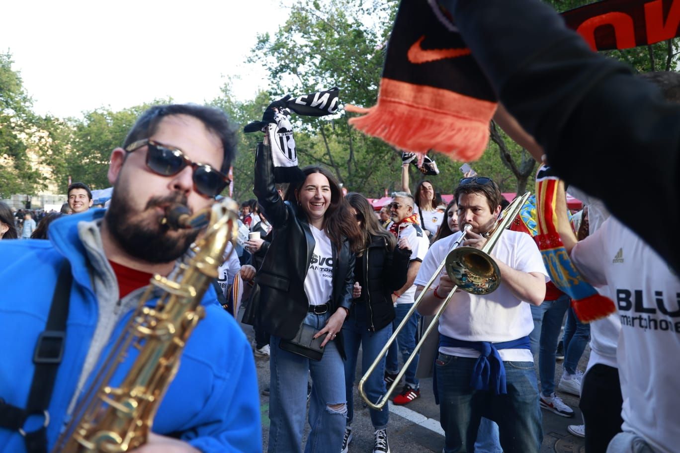 Mestalla es una fiesta en las horas previas a la final