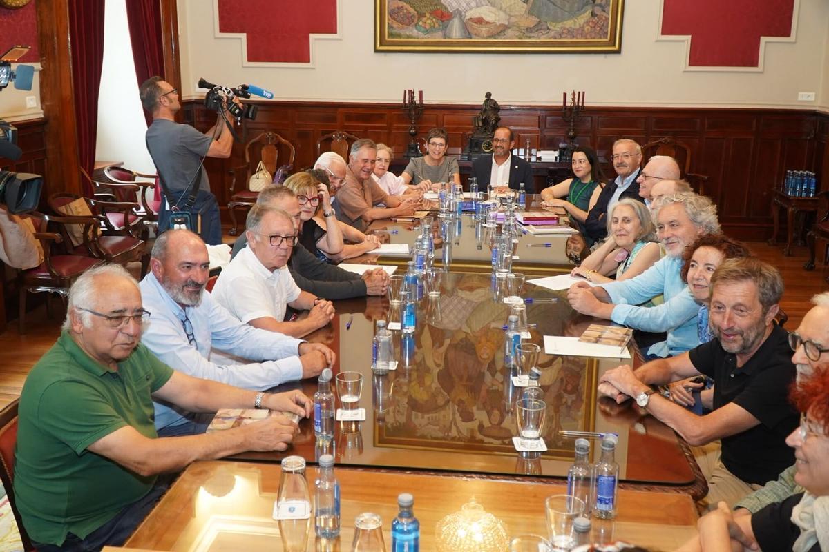 Plenario da RAG no que se escolleu a Neira Vilas