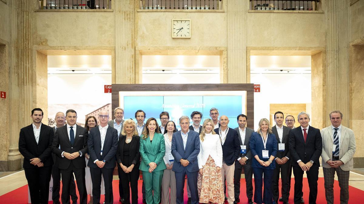 Foto de familia de la Asamblea de la AEFA celebrada este jueves.