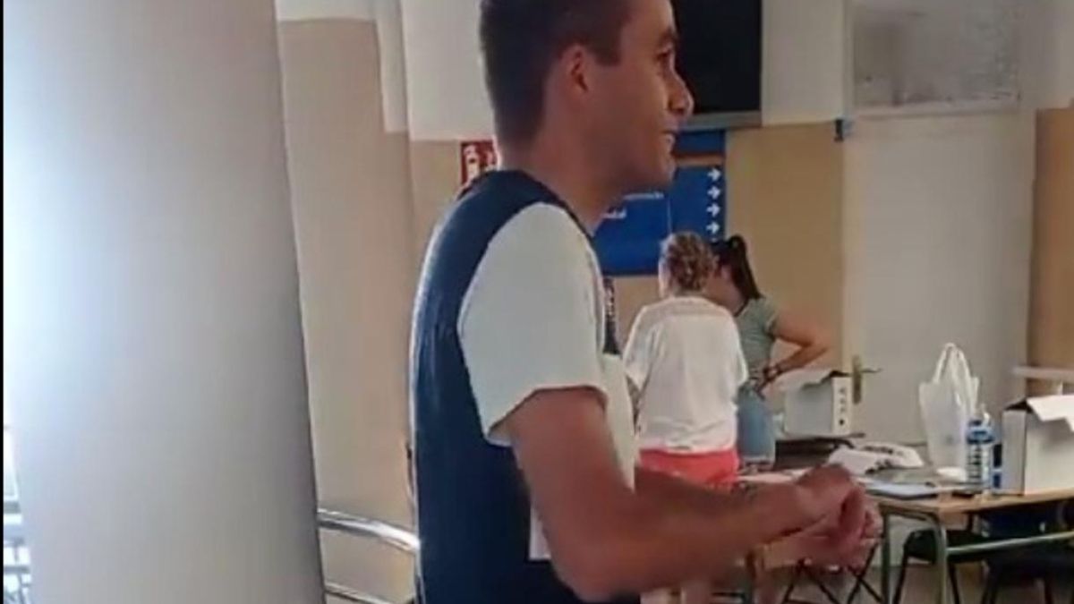 Rompe su voto ante la mesa electoral en Canarias