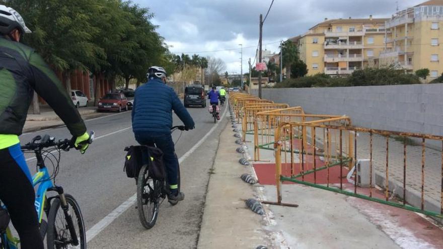 Las obras «se tragan» el carril bici de Dénia