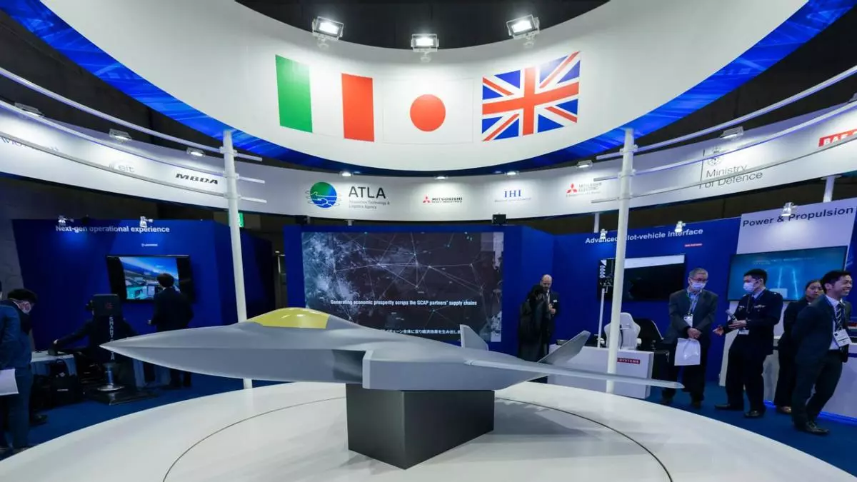 Defensa lleva a Japón a la industria militar para mostrar armas, drones, fragatas y satélites españoles