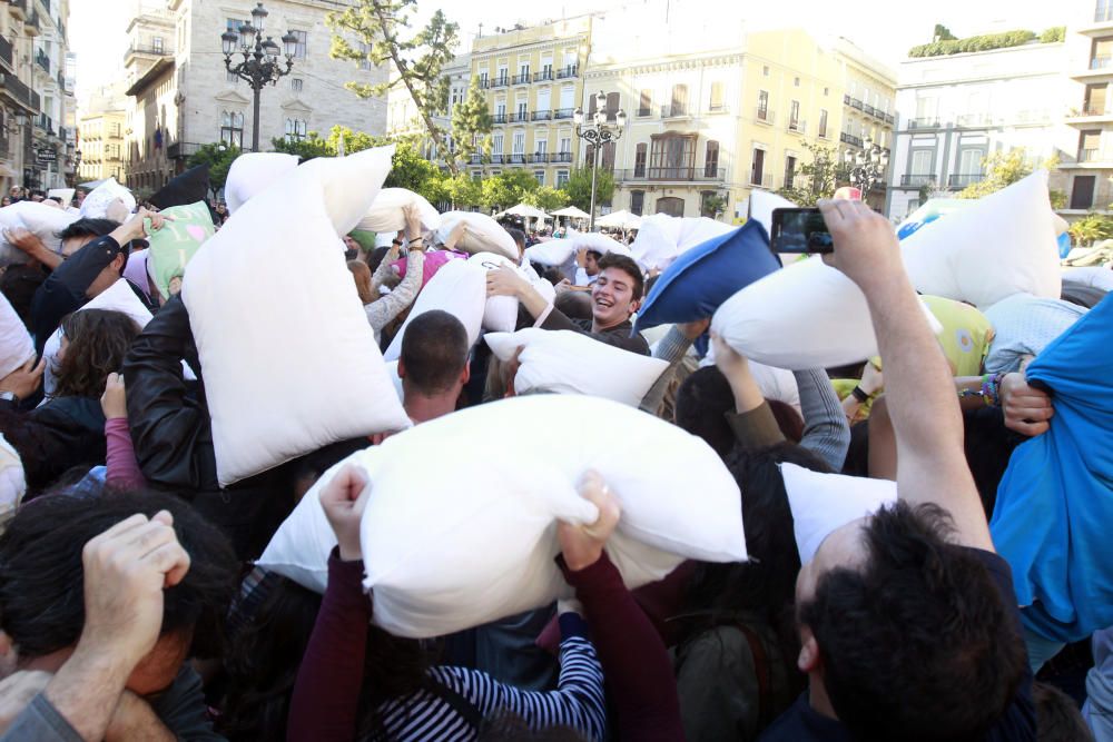 Guerra de almohadas en Valencia