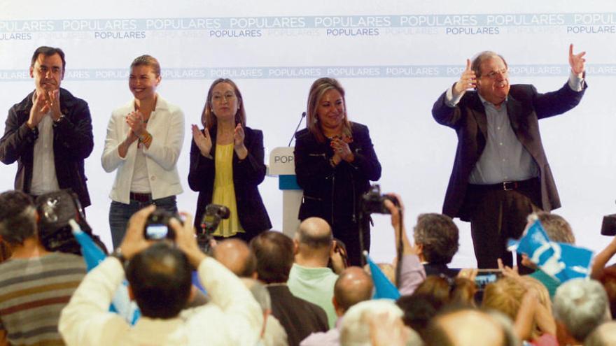 Fernando Martínez Maíllo, Clara San Damián, Ana Pastor, Rosa Valdeón y Juan Vicente Herrera, ayer en Zamora.