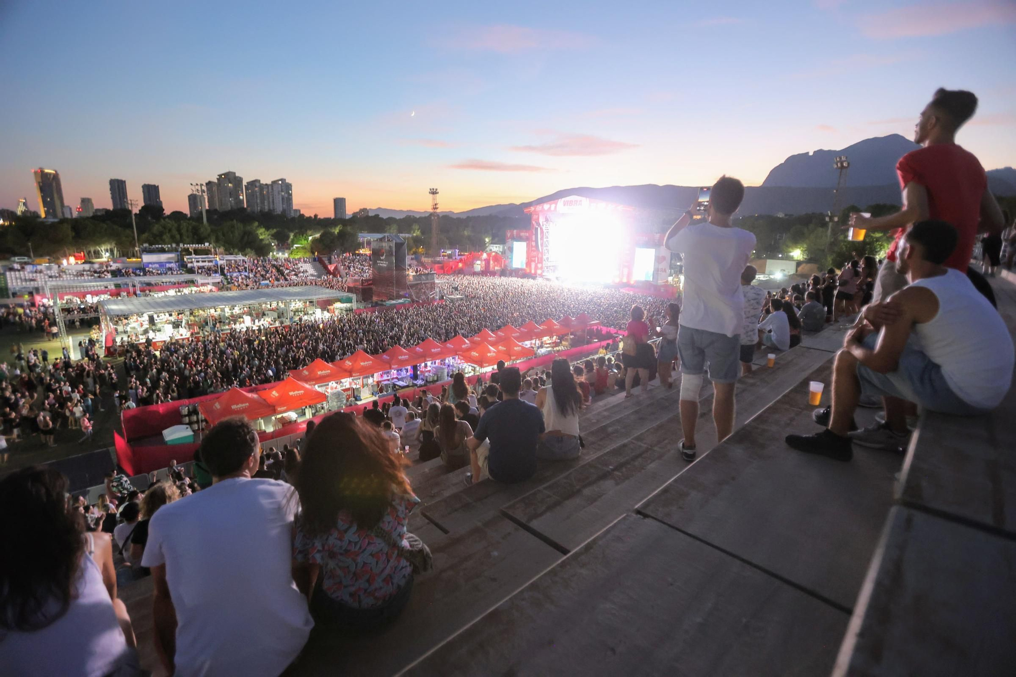 El broche final del Low Festival Benidorm en su 15º aniversario, en imágenes