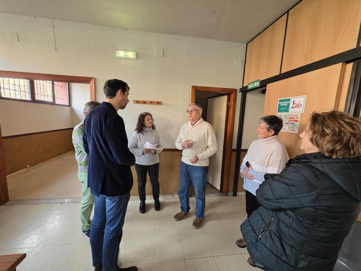 Farpón, a la izquierda, durante su visita.