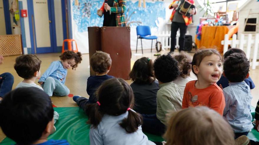 Sesión de cuentos en la escuelina de La Magdalena el pasado curso. | M. V.