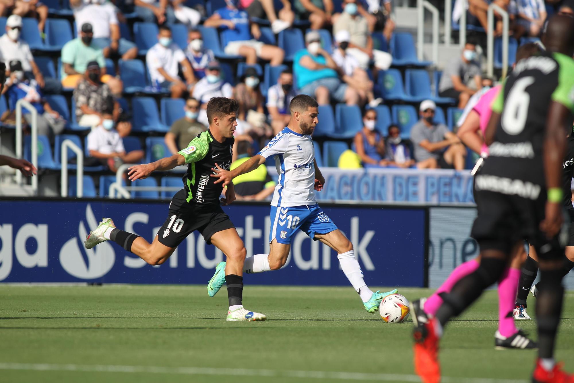 El partido entre el Tenerife y el Sporting, en imágenes