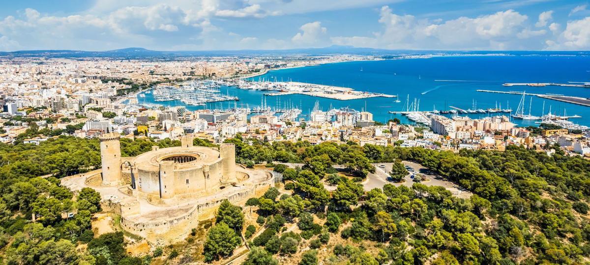 Der Park rund um das Castell de Bellver.