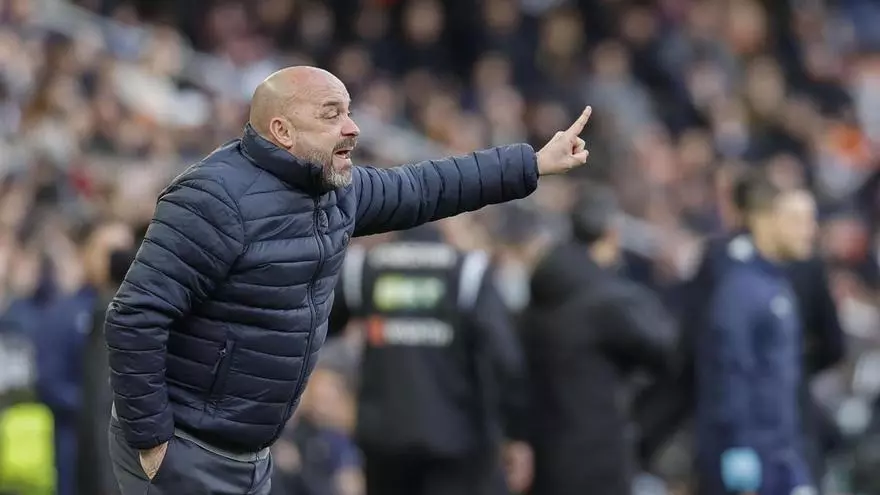 Manolo González: “Solo hay un estamento en el futbol en el que pase lo que pase no pasa nada"