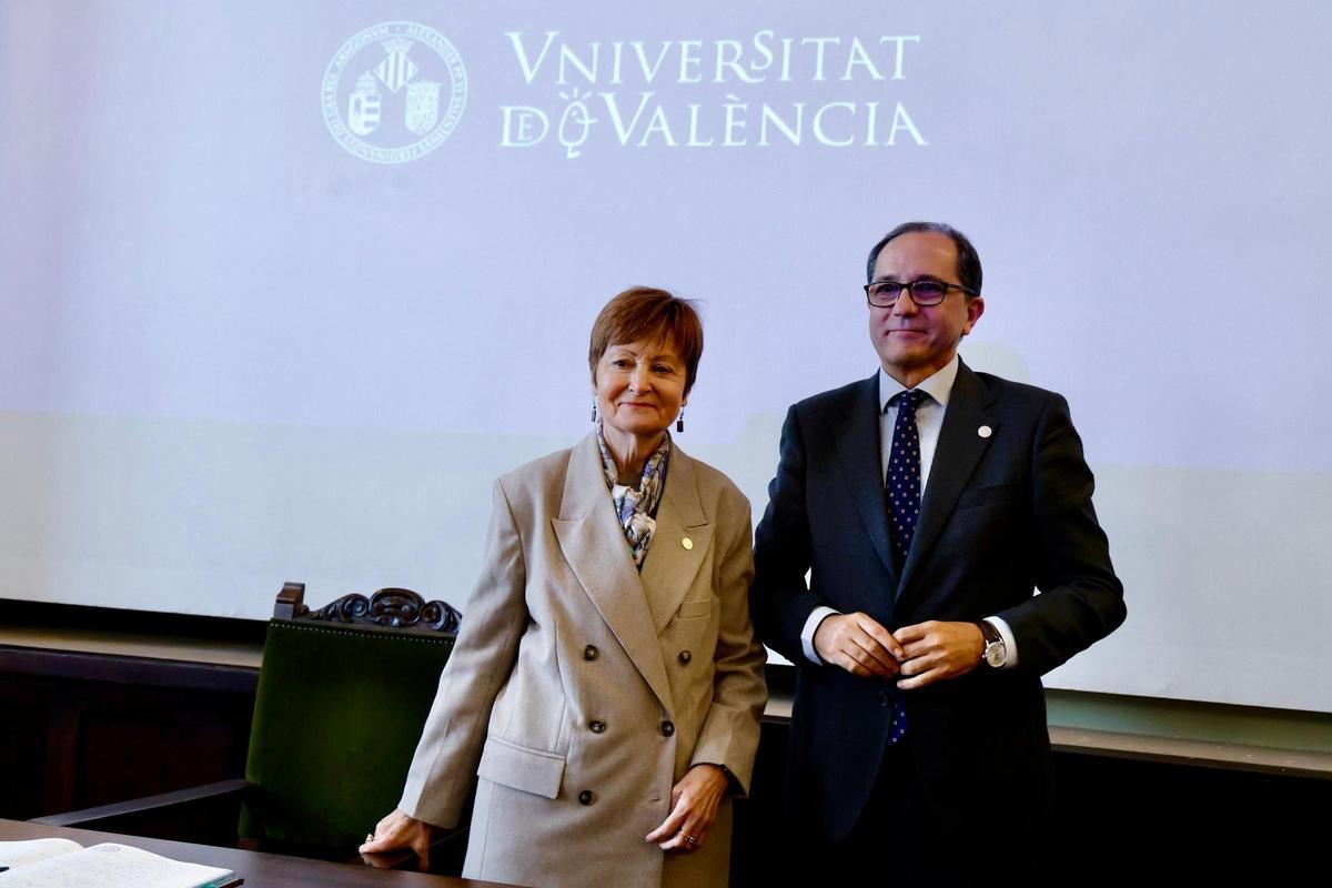 Primer acto oficial de Juan Luis Gandía y su equipo rectoral en al UV