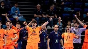 Los azulgranas celebran un gol en la EHF Youth Club Trophy