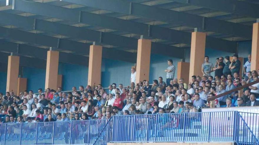 Imagen de parte de la grada del estadio villaralbino.