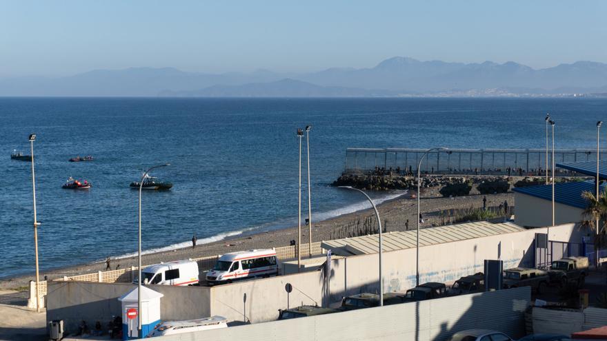 Entran a nado en Ceuta 26 inmigrantes, tres de ellos menores