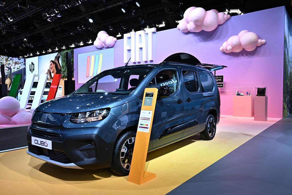 Fiat Qubo L en el stand de la marca italiana en el Salón del Automóvil de Bruselas