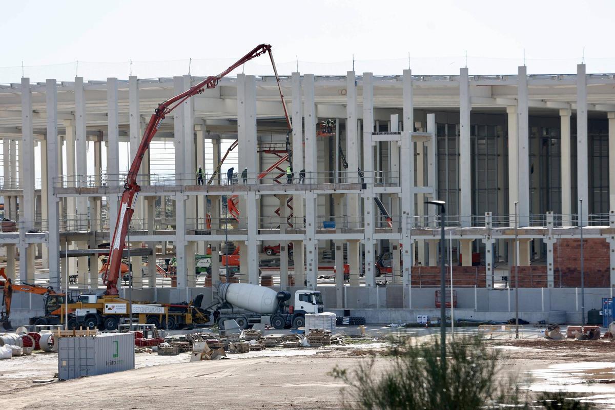 Obras de construcción de la plataforma de Medlog (perteneciente a MSC) en la ZAL de València.