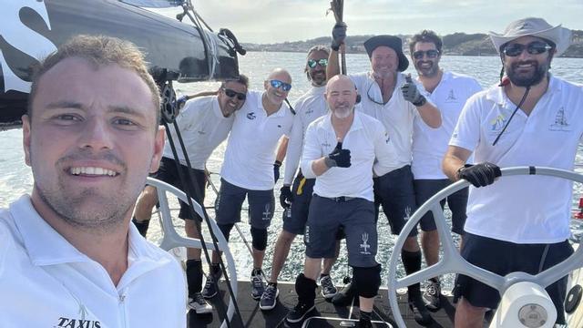 La tripulación del «Taxus Medio Ambiente», ayer tras el triunfo en la Regata Inversa.