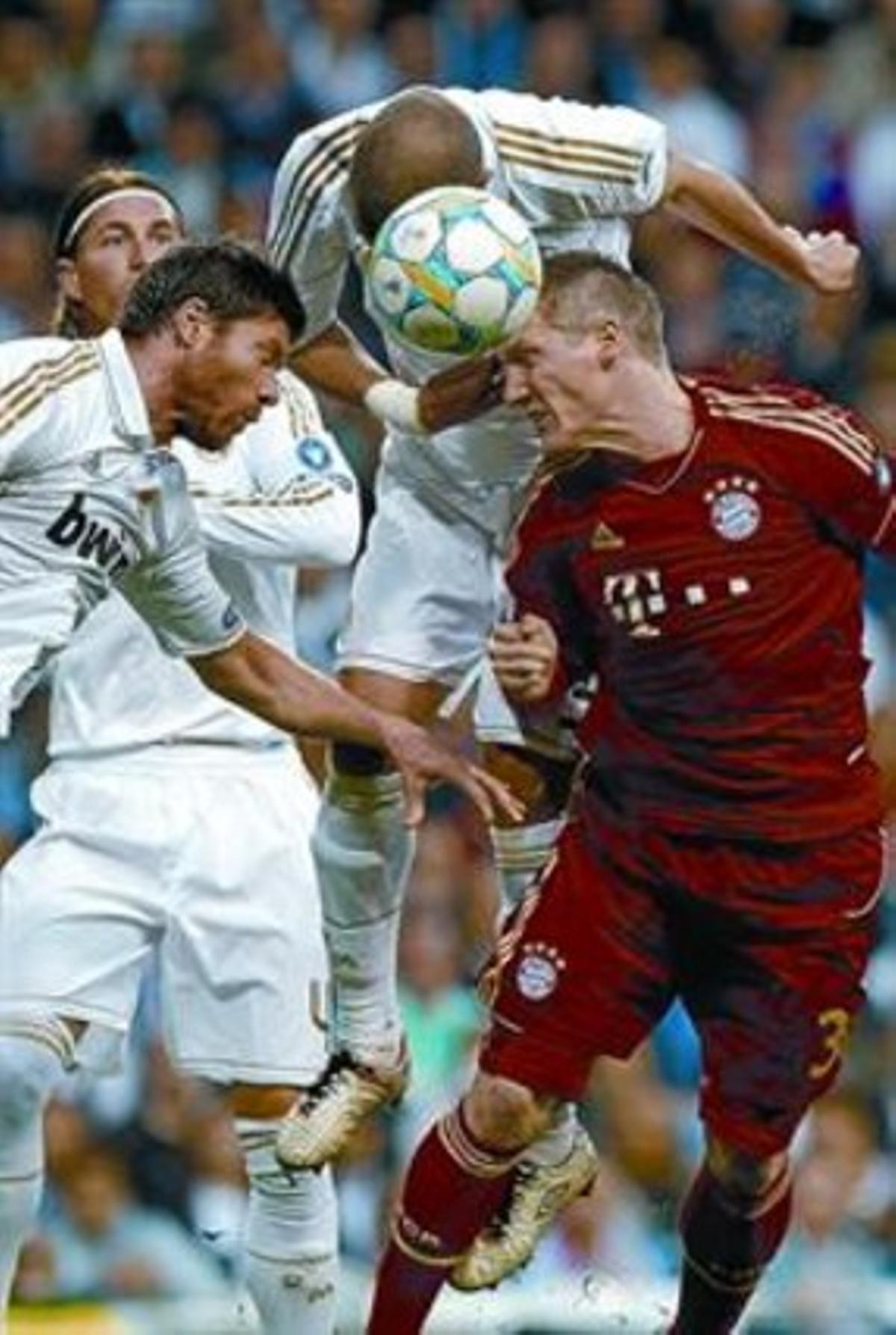 Schweinsteiger salta amb Xabi Alonso, Pepe i Ramos.