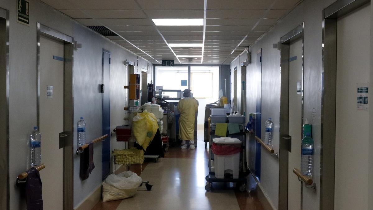 El passadís de la unitat d&#039;aïllament de pacients amb covid-19 a l&#039;hospital de Palamós.