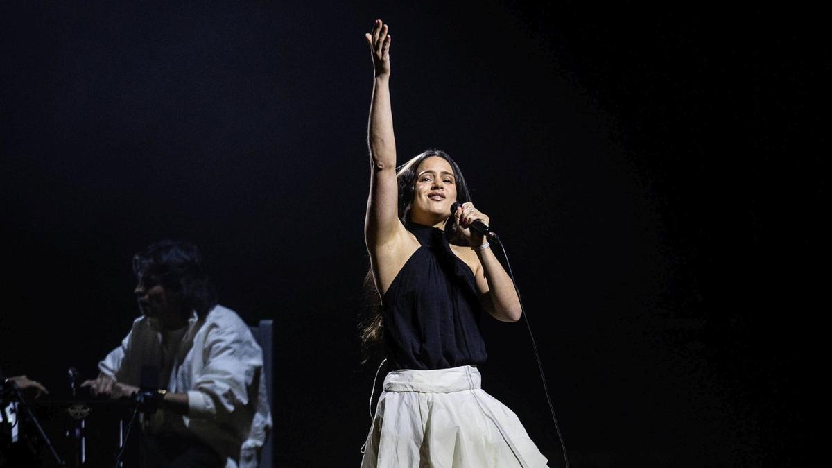Rosalía actúa por sorpresa en el Concert-Manifest x Palestina en el Palau Sant Jordi de Barcelona