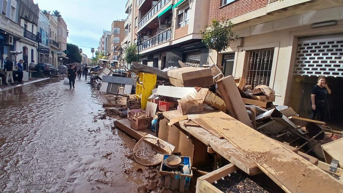 Una calle de Aldaia los primeros días después de la riada