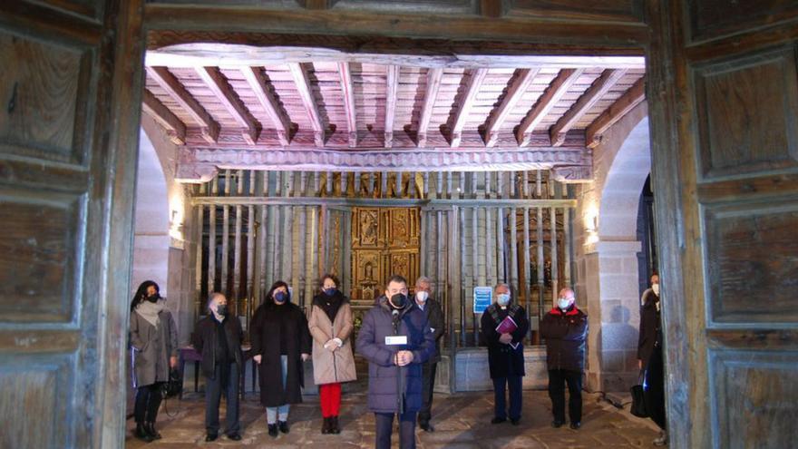 El conselleiro de Cultura y otras autoridades, en el monasterio.  | // FDV