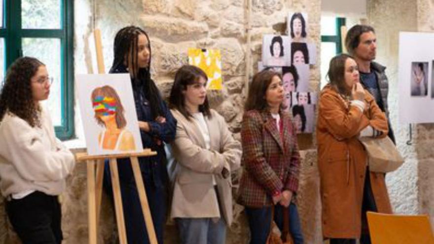 Alumnas de Artes del SEK-Atlántico exponen en el Casal de Ferreirós