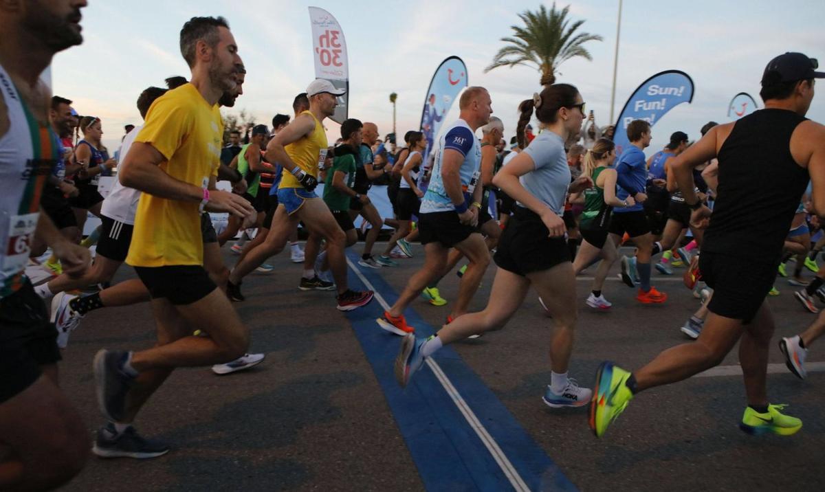 Startschuss für einen Tui Marathon in Palma: Auf diesen Moment muss der Körper vorbereitet werden.  | FOTO: NELE BENDGENS